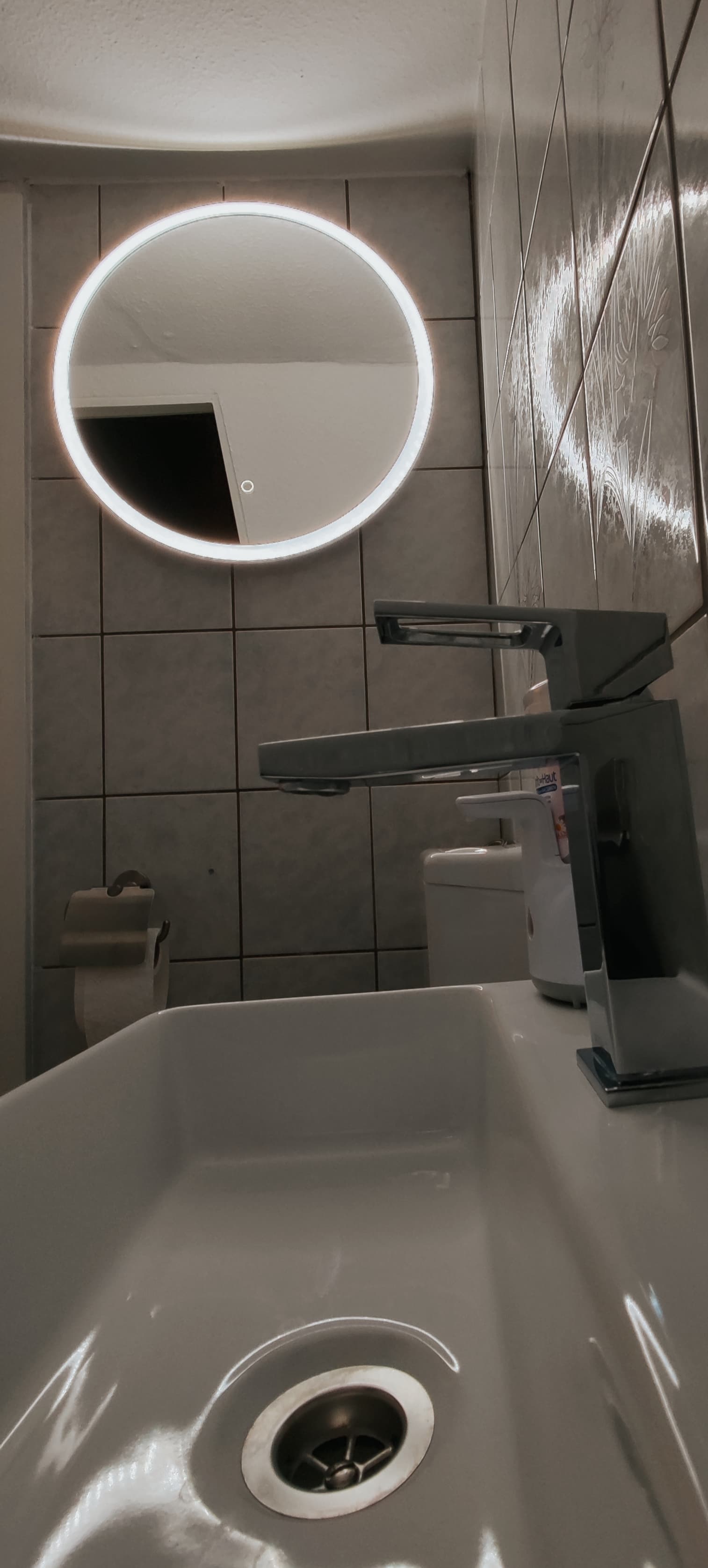 Runder LED-Spiegel Ansicht 2